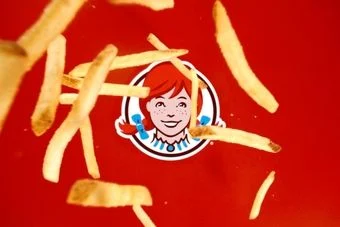 WENDY’S BLASTS MCDONALD’S AND OFFERS A GUARANTEE FOR ITS NEW FRIES
